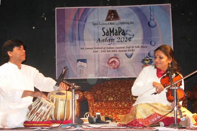 Vidushi Kala Ramnath with Mithilesh Jha at SaMaPa Aalap 2014