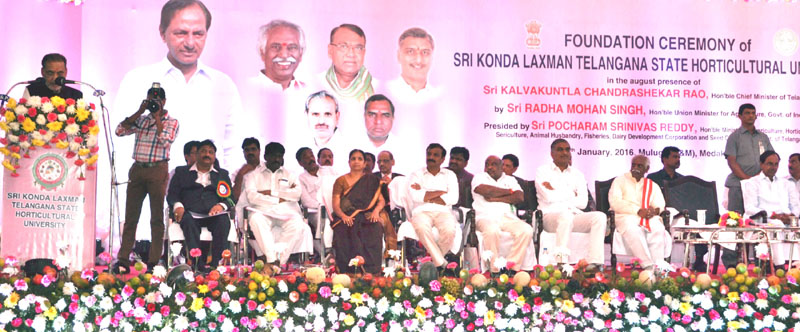 The Union Minister for Agriculture and Farmers Welfare, Mr. Radha Mohan Singh addressing at the foundation ceremony of Shri Konda Laxman Telangana State Horticulture University, at Mulugu village (Medak District), Telangana on January 07, 2016. The Chief Minister of Telangana, Mr. K. Chandrashekar Rao and the Minister of State for Labour and Employment (Independent Charge), Mr. Bandaru Dattatreya are also seen.