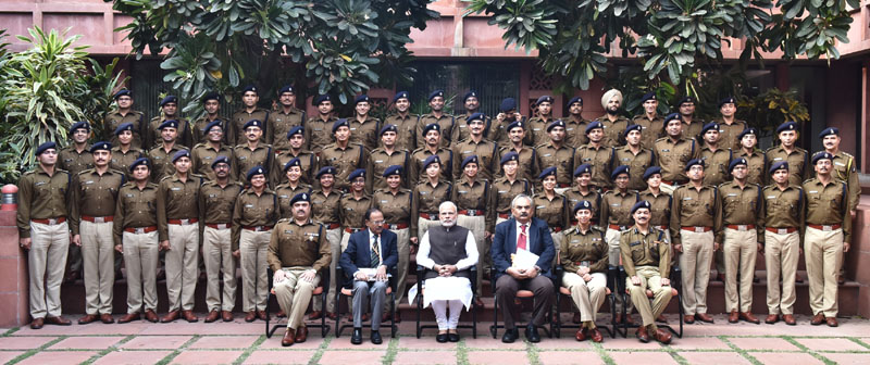 The IPS Probationers of 2015 batch, call on the Prime Minister, Mr. Narendra Modi, in New Delhi on November 17, 2016.