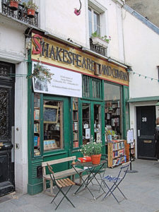 Shakespeare_and_Company_Bookshop_-_Paris_2012-04-07_n1