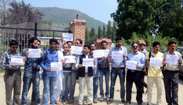 North Kashmir Journalists protesting-Scoop News