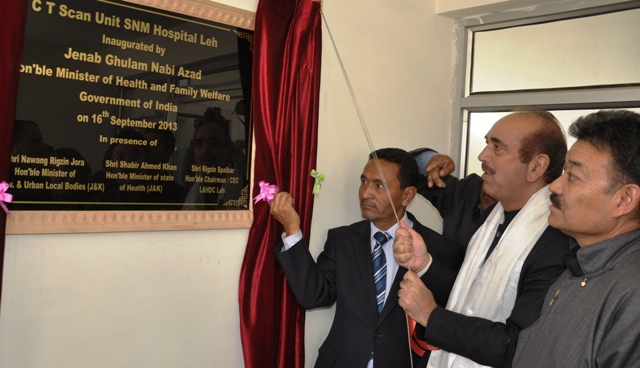 Azad inaugurating ST Scan & Oxygen plant at Leh-Scoop News