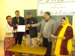 H.R.Pakhroo, Chief Guest presenting certificates to participant of workshop on Saturday