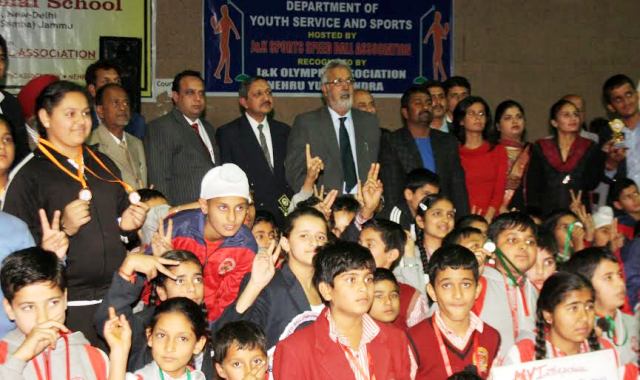 Minister for Sports,  Taj Mohi ud Din with players