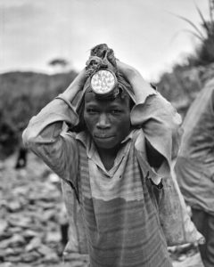 A miner in the Congo, photo copyright François Fleury.