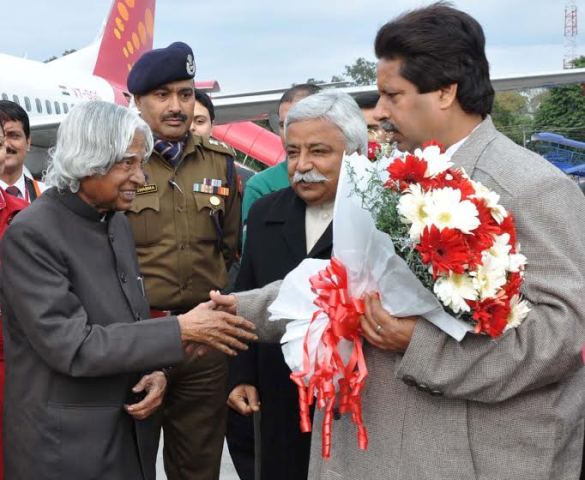 Kalam arrives in Jammu, 