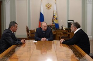 Working meeting with Acting Governor of Sevastopol Alexei Chaly and former deputy commander of the Black Sea Fleet and reserve Vice- Admiral Sergei Menyailo.