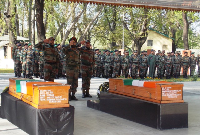 Northern army commander pays tribute to martyrs