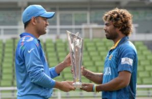 Lasith Malinga and Mahendra Singh Dhoni pose with the T20 WC trophy.[© Getty]