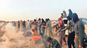 NO MERCY: ISIL mass execution of bound prisoners. 