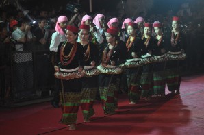 Chin Nayional Dancing at Purwakarta