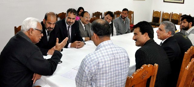 Governor meet deputation of Kashmir Society 