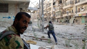 FSA fighters advance on a Syrian military position in Aleppo. 