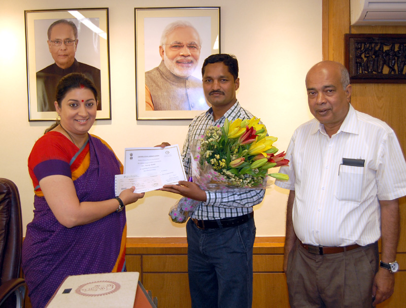 The Union Minister for Human Resource Development, Mrs. Smriti Irani presenting the cheque to the winner of Logo Contest for online consultation process on MyGov platform of New Education Policy, Shri Nawaj Shaikh, in New Delhi on April 24, 2015.