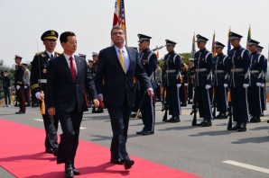 Minister of Defense Han Min Koo  receives the US Secretary of Defense Ashton Carter in Korea on April 10, 2015. . 