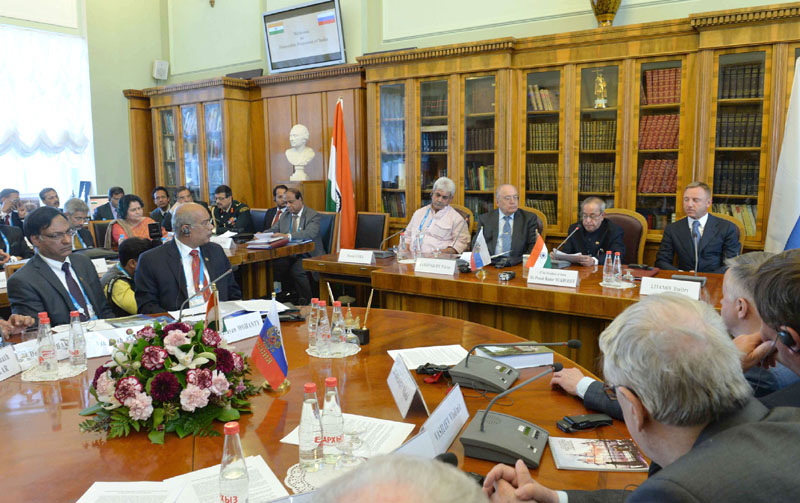 The President, Mr. Pranab Mukherjee meeting the Rectors and Educationists from various Universities, at Moscow State University, in Russia on May 08, 2015. The Minister of State for Railways, Mr. Manoj Sinha is also seen.
