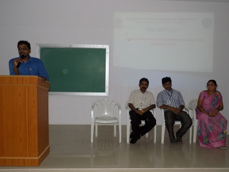 JVV Secretary Dr. Tavva Suresh addressing at Summer Vocational Courses and Training Programme in VITS , Proddatur on 02-06-2015.