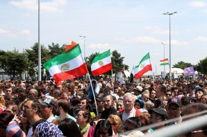 EY2D4554-Iranians-marching-to-enter-the-rally-June-13-2015