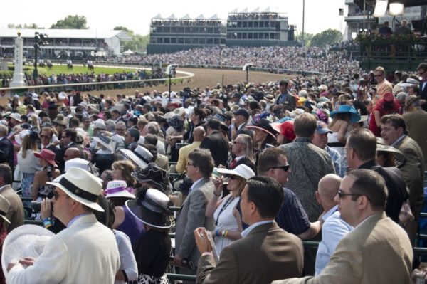 kentucky derby crowd