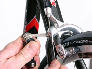 how to tighten bike brakes